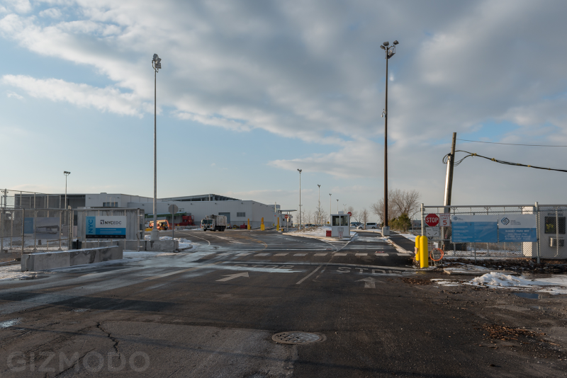 Illustration for article titled A Tour of the Largest Commingled Recycling Plant in the U.S.